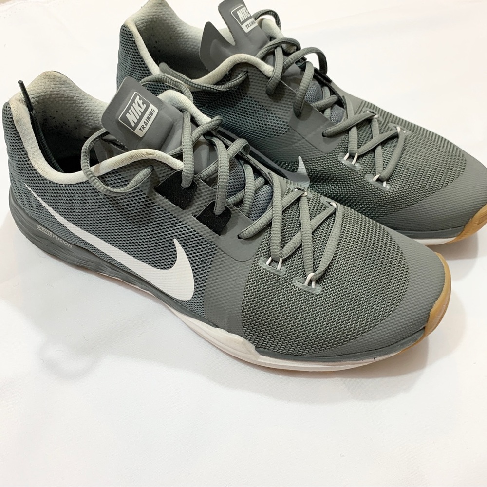 NIKE TRAINERS MENS SIZE 10 US